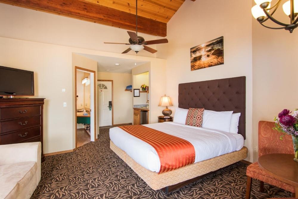 Mourelatos Lakeshore Resort